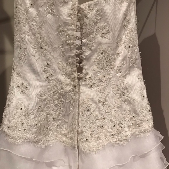 New - Sample wedding gown never worn - Picture 5 of 8